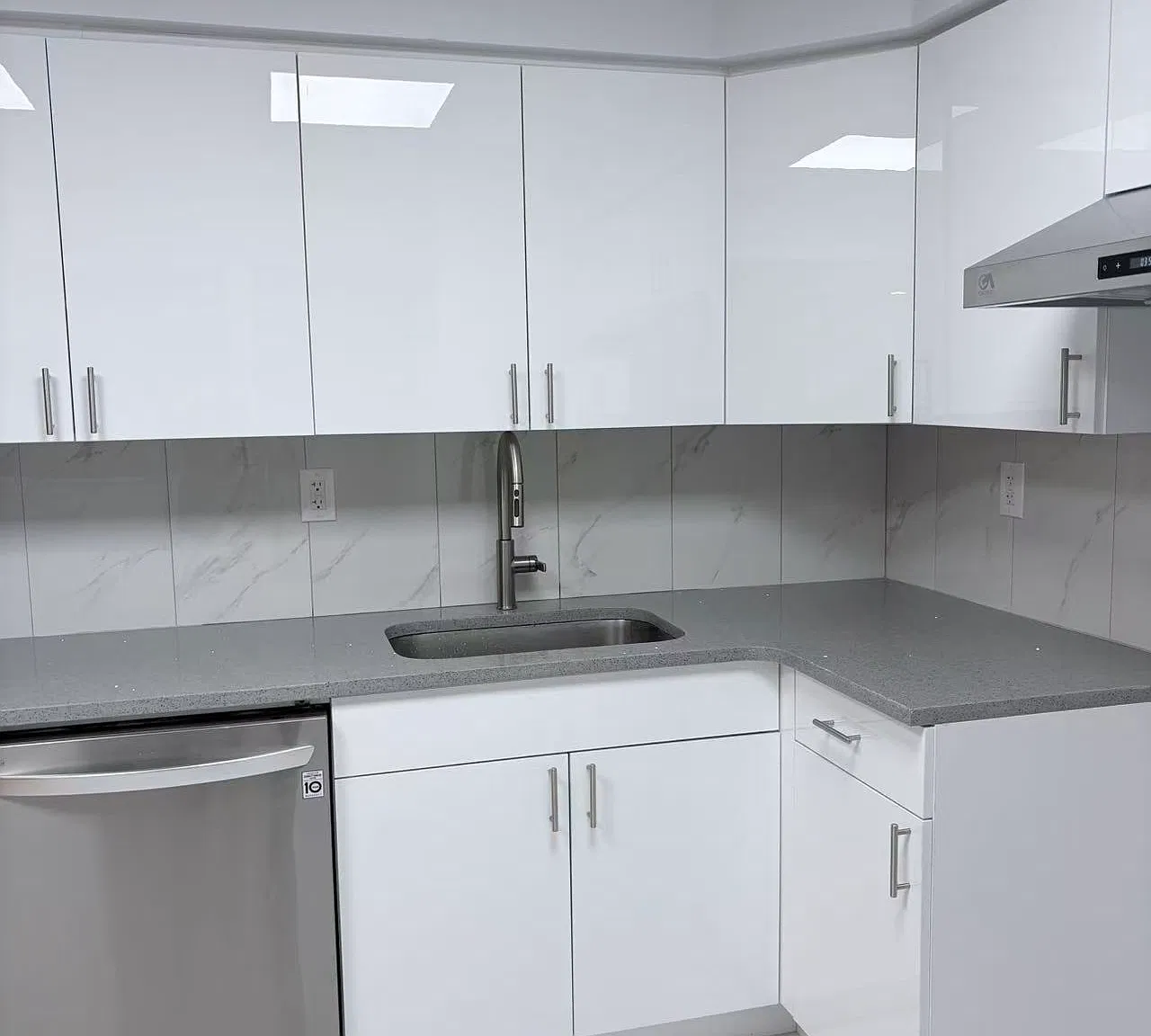 3 bed, $3,300 — Photo 1
