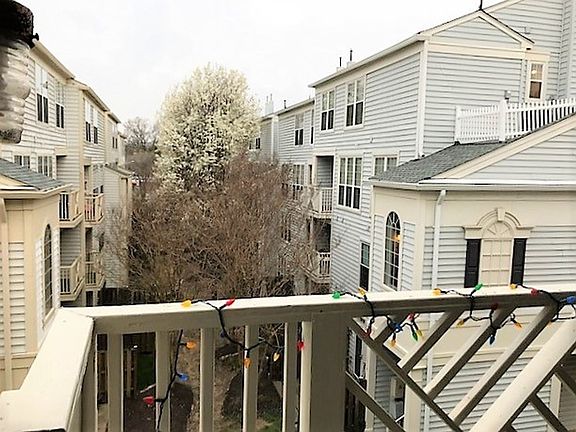 4th image of 1819 Kenwood Ave Unit 304