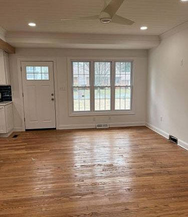 2nd image of 2401 Thomas Ln