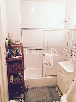 Rented by Sunrise Real Estate | media 34