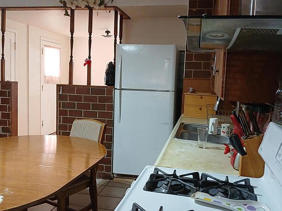 4th image of 1700 Wainwright Dr