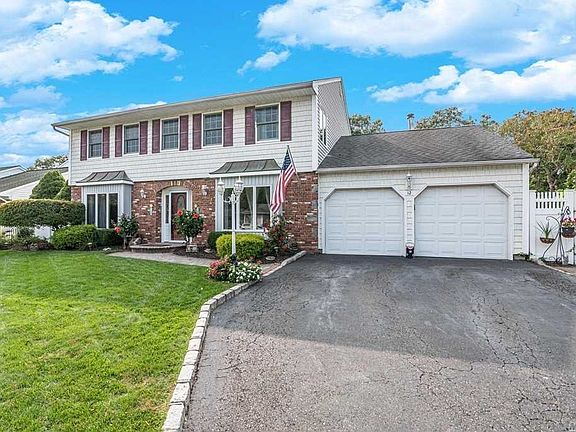 2nd image of 12 Singingwood Dr