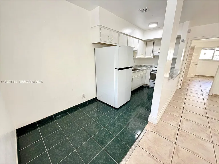905 SE 13th St #2 — Photo 9