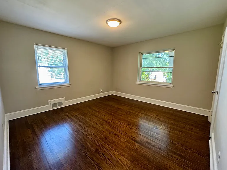 106 Crest St — Photo 10