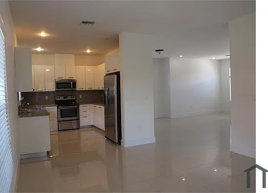 15610 SW 11th Ter — Photo 19