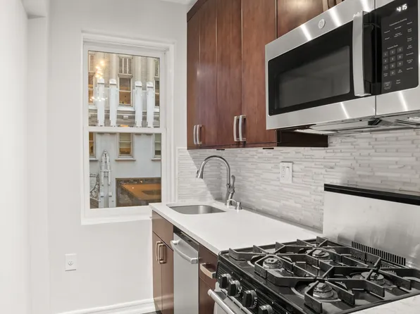 220 Madison Avenue image 3 of 8