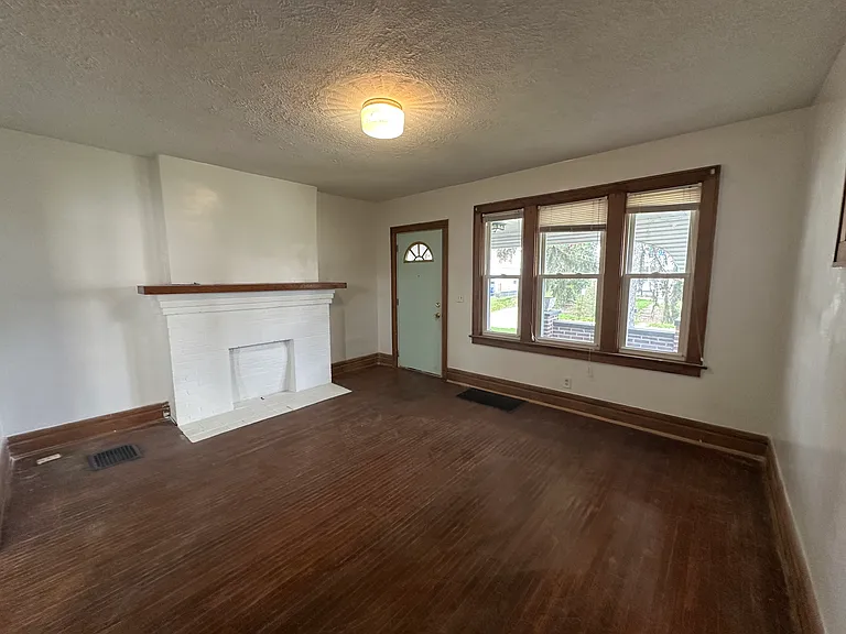 2037 Floral Ave — Photo 6