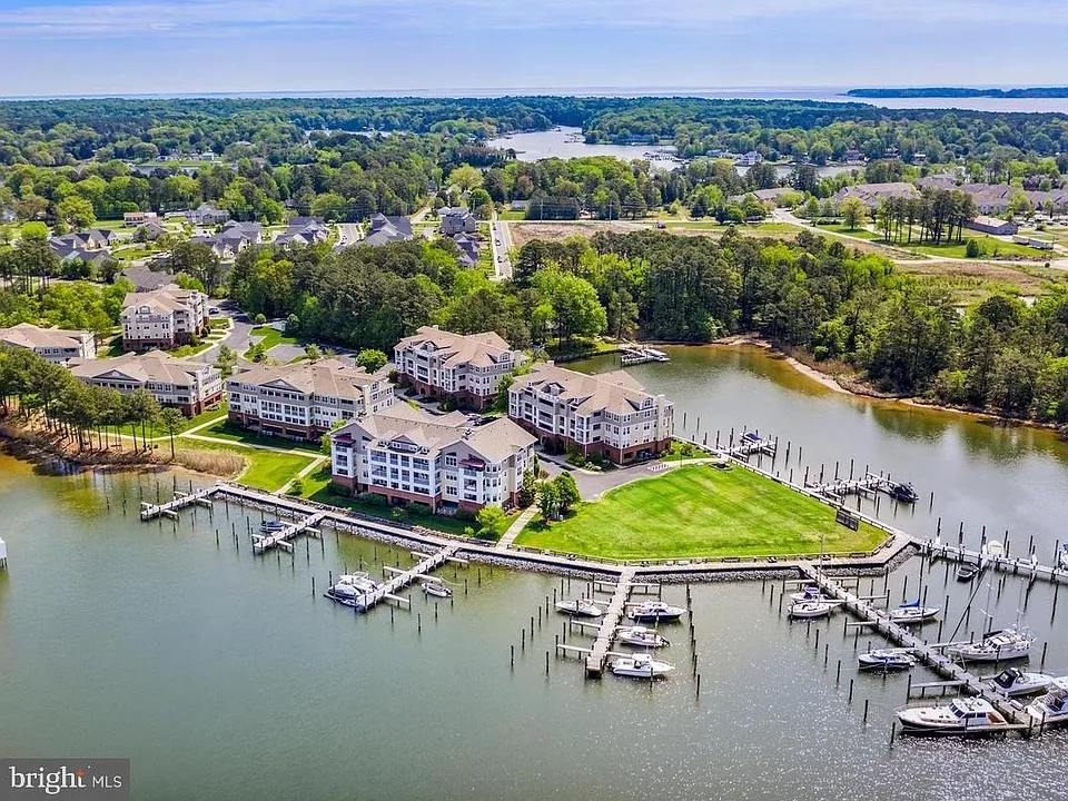 634 Oyster Bay Pl #404