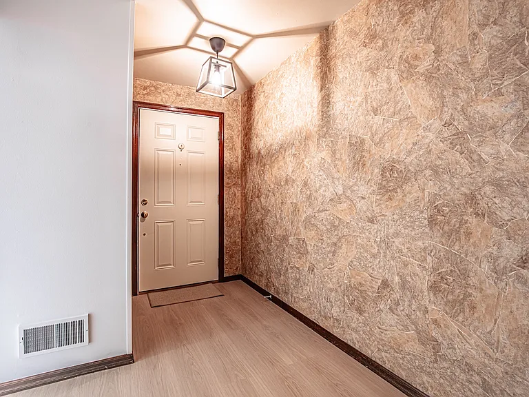 1026 Fox Run — Photo 9
