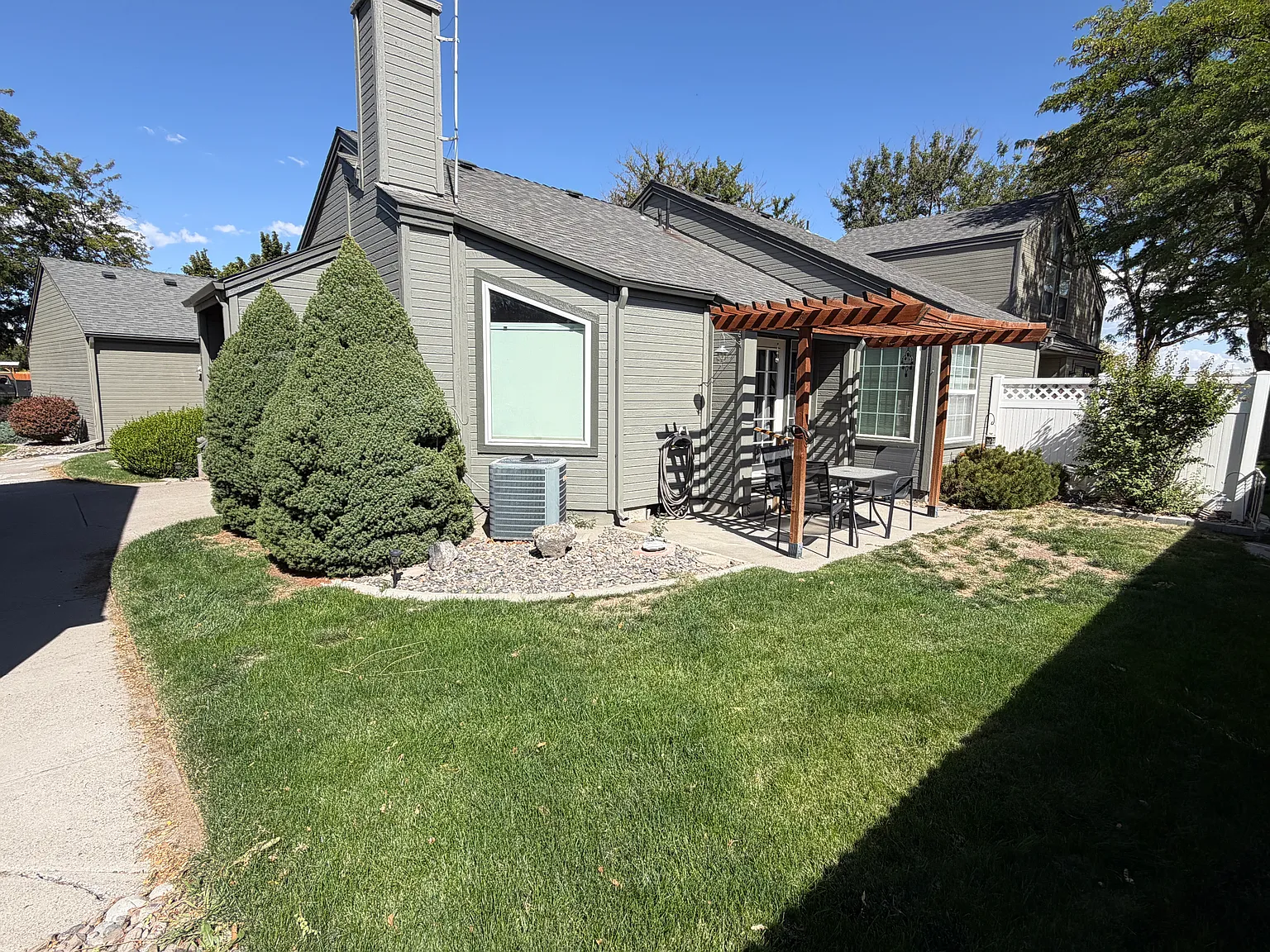 2 bed, $1,800 — Photo 3