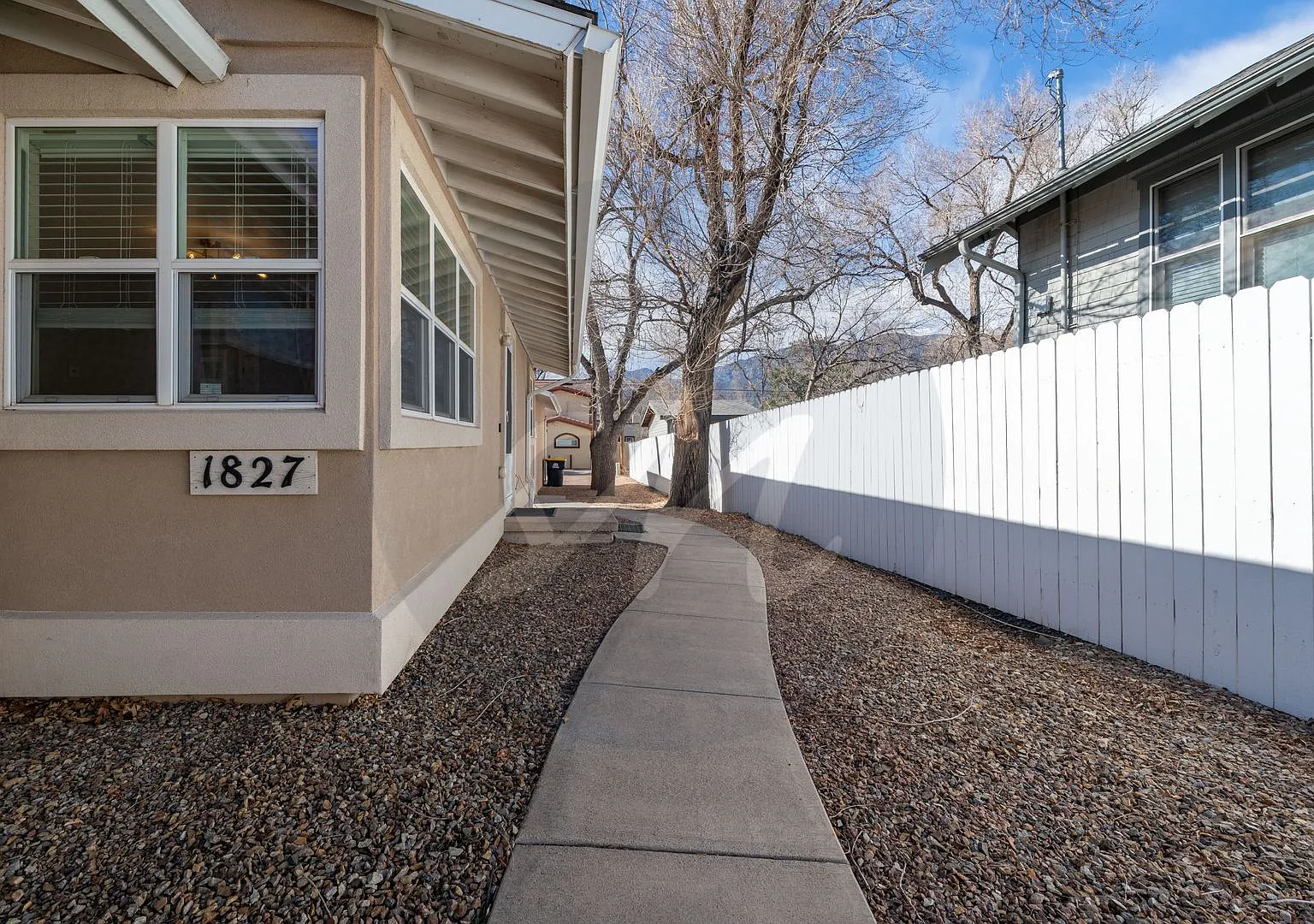Modern Duplex in Old Colorado City — Photo 2