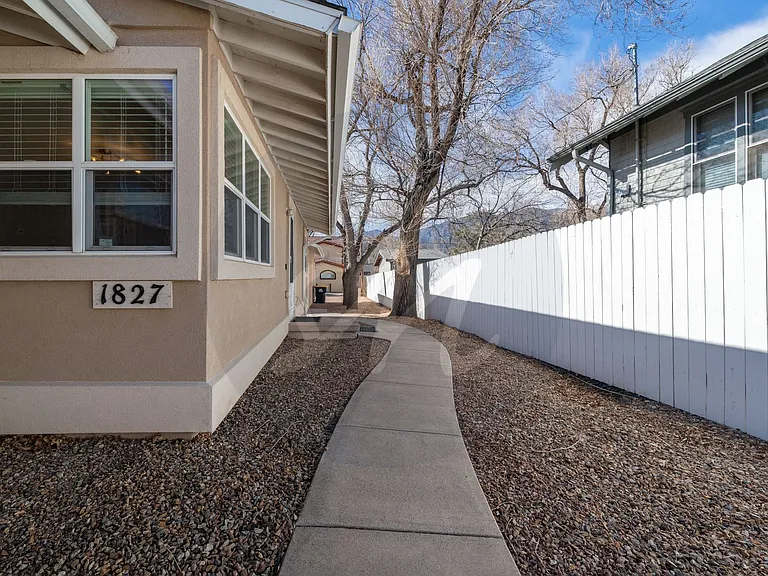 1827 W Kiowa St — Photo 2