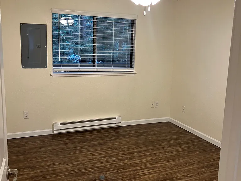 Heatherstone Park Apartments — Photo 32