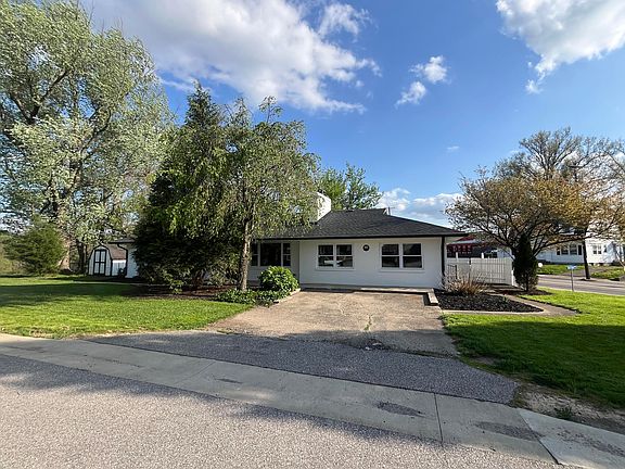 3rd image of 101 Rose Ct