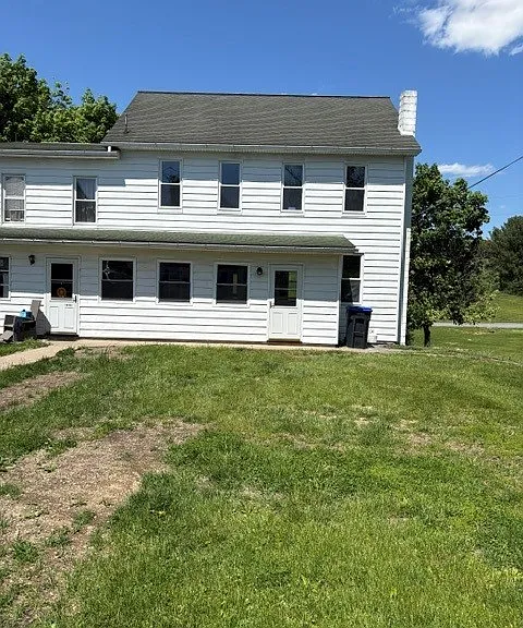 1520 Windsor Castle Rd — Photo 1