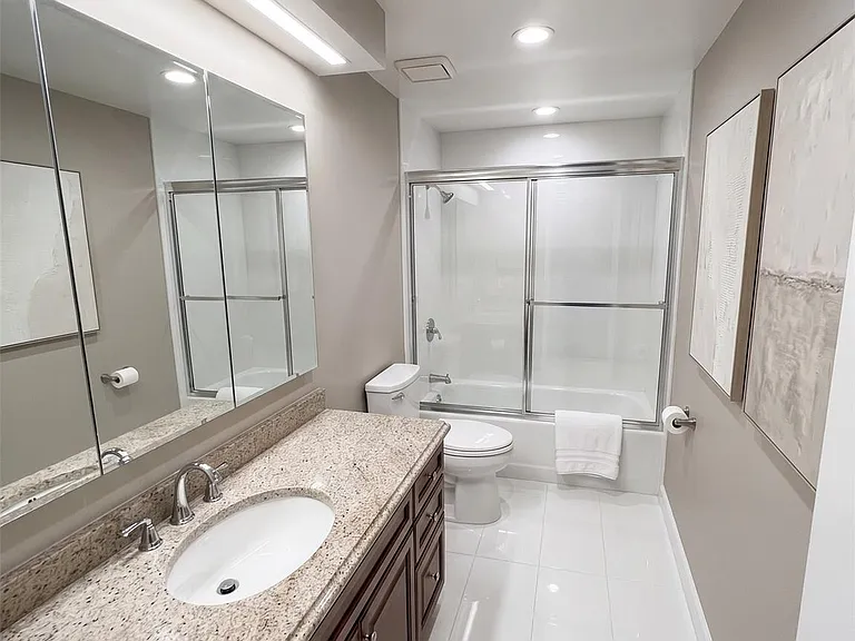 133 W Broadway — Photo 10