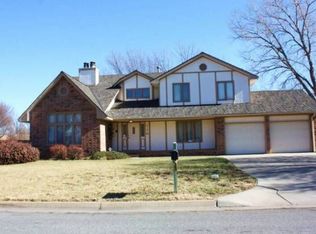 116 N Gleneagles Dr, Wichita, KS 67212