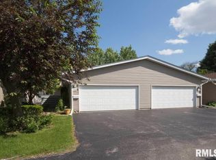 3105 Parkwild Dr, Bettendorf, IA 52722