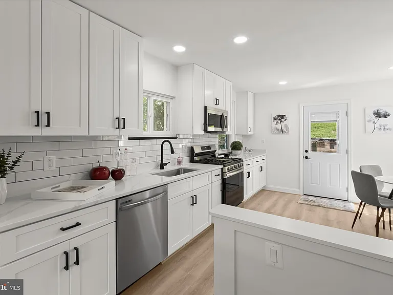 402 Elm Ave — Photo 5