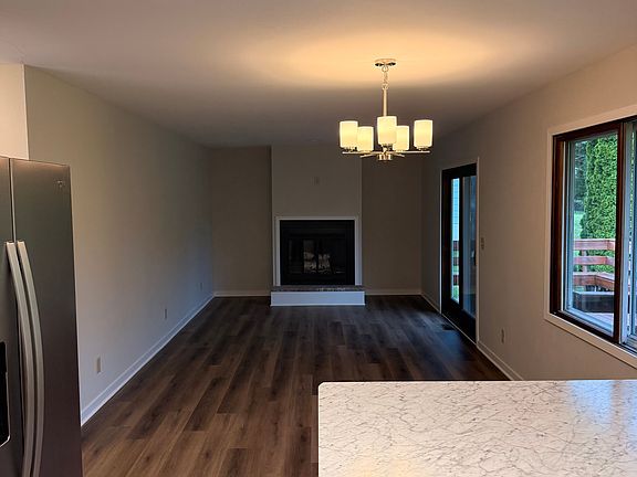 5th image of 205 Hilltop Cir