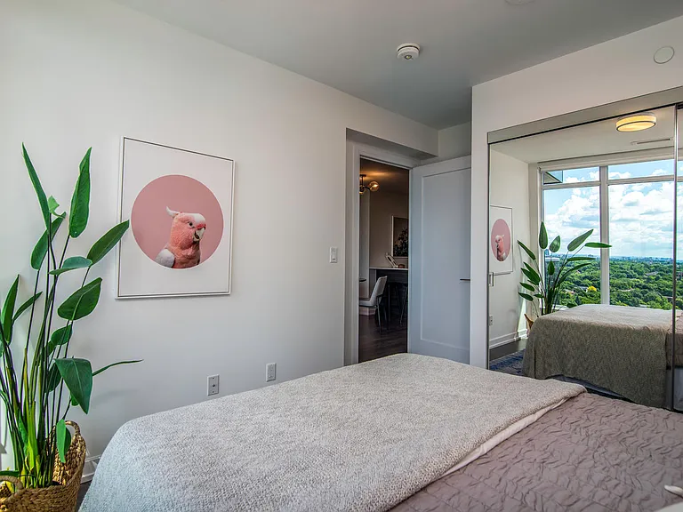 19 Erskine Ave #1810 — Photo 10