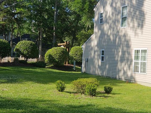 3rd image of 101 Chinquapin Dr