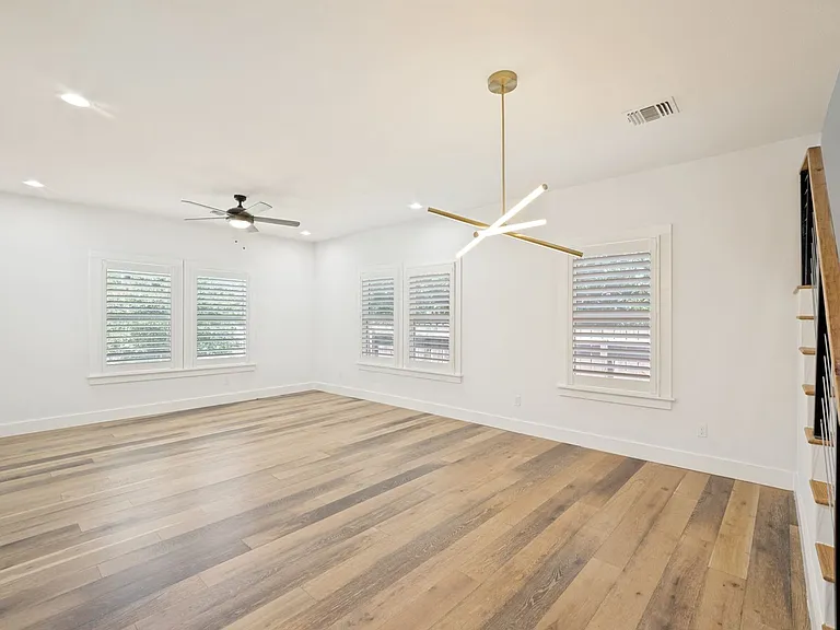 737 E Magnolia Ave — Photo 7