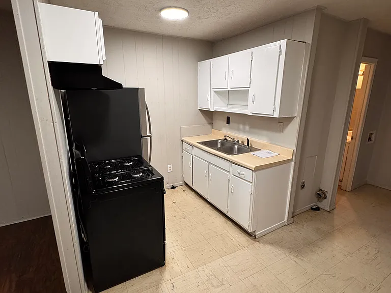 201 McRee St #6 — Photo 3