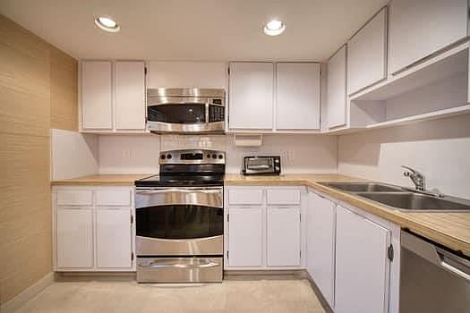 4th image of 3930 Oaks Clubhouse Drive #103