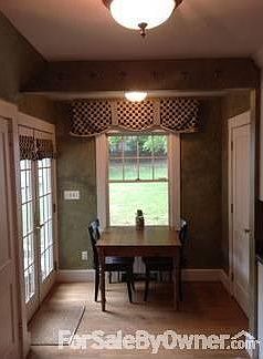 Eat-in Kitchen