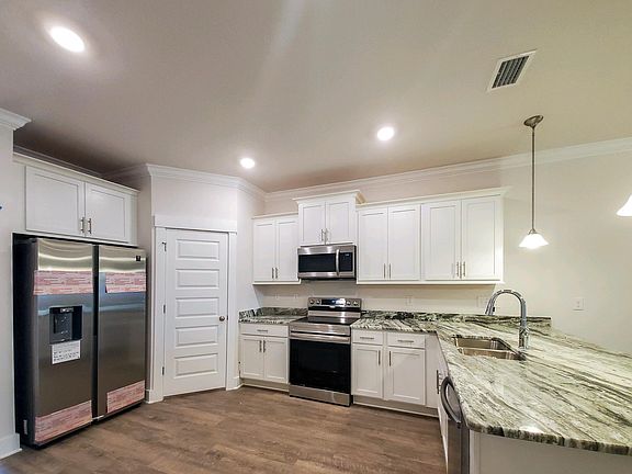 5th image of 1870 Finch Ln