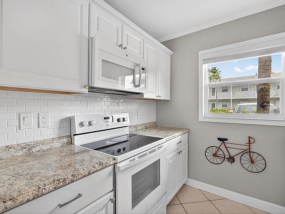 3rd image of 2640 SW 22nd Avenue #1103