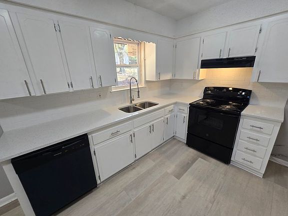 16 Hanover Dr 4_11182025