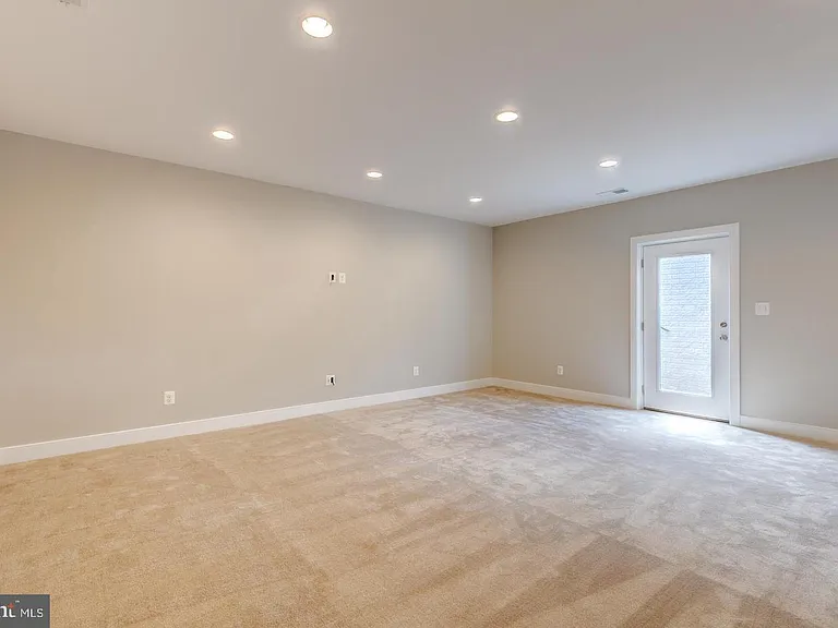 934 19th St S — Photo 33