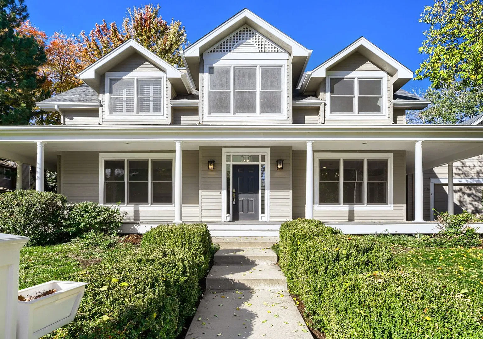 Luxury 5 Bedroom Home with Private Backyard, Professional Landscaping Included — Photo 1