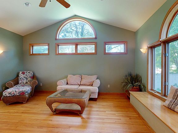 2nd image of 304 Stonybrook Drive