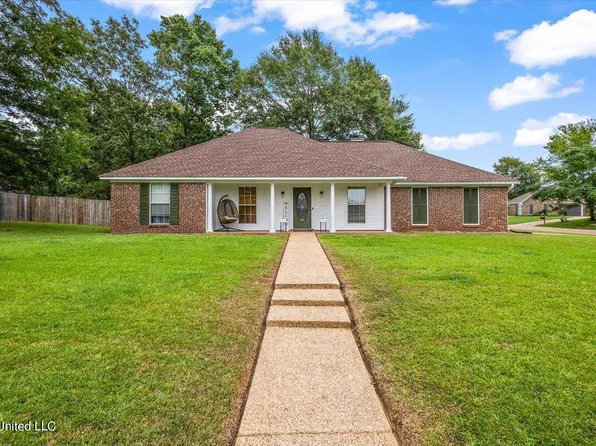 652 Southern Oaks Dr, Florence, MS 39073