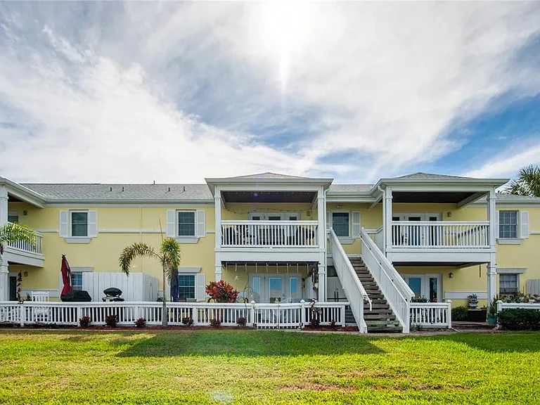 237 Seahorse Dr SE #H — Photo 26