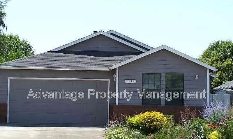 1138 NE Conser Pl