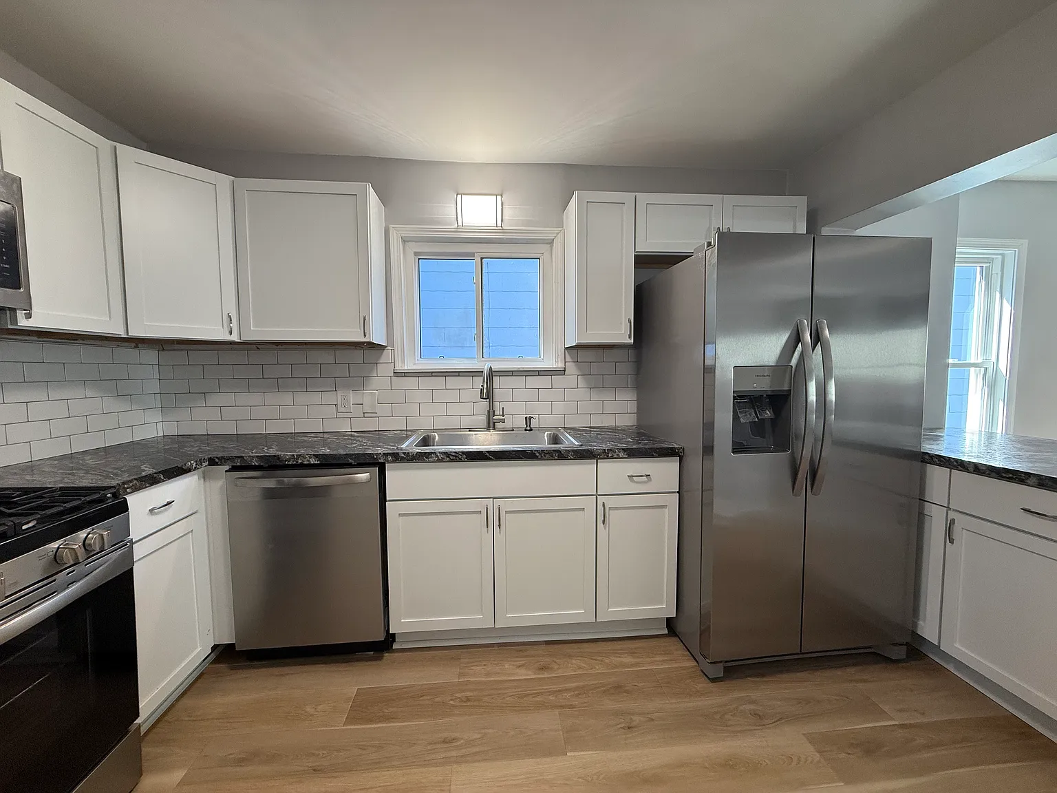3 bed, 1079 sqft, $2,250 — Photo 2