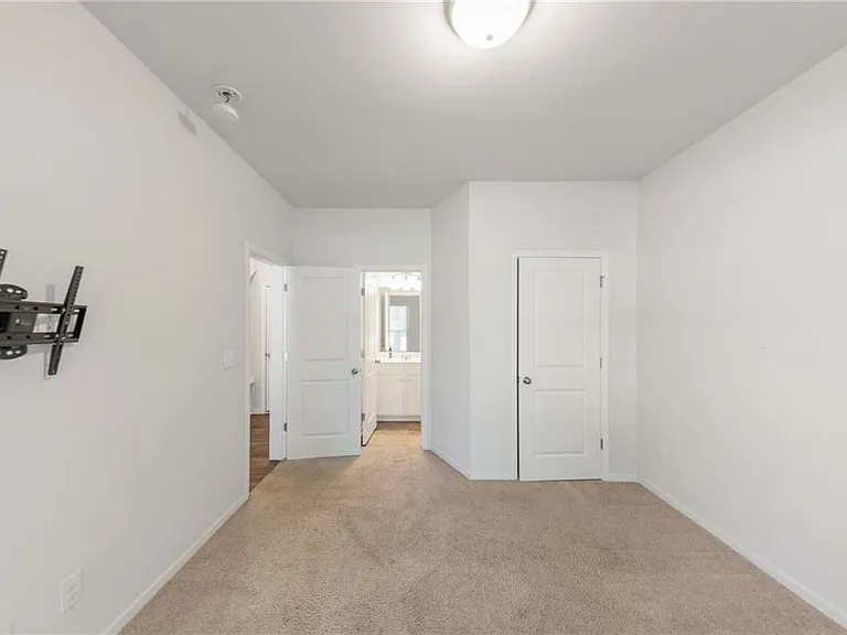 3625 Hawthorne Ter — Photo 4