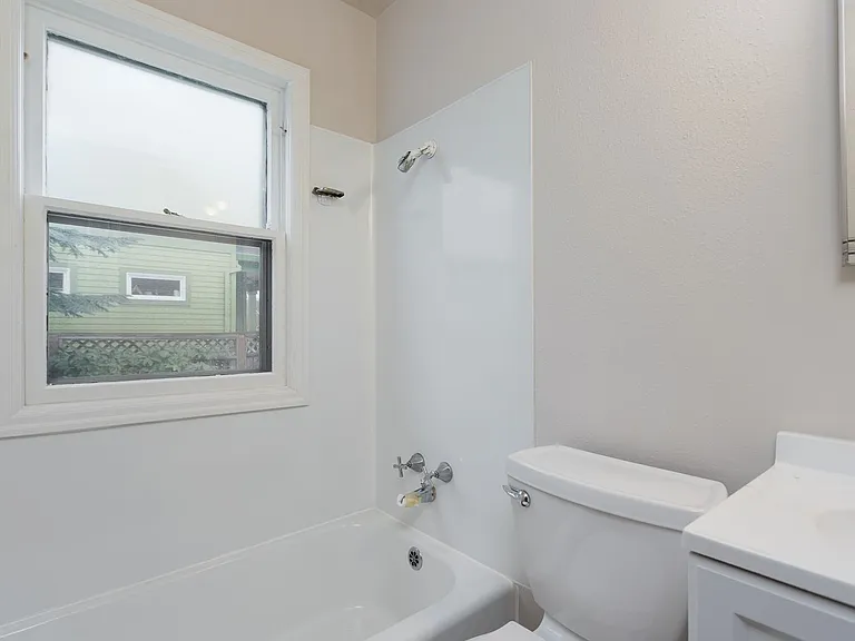 2535 NE Prescott St — Photo 5