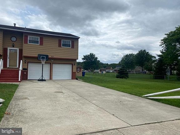 4th image of 22 Seeley Dr
