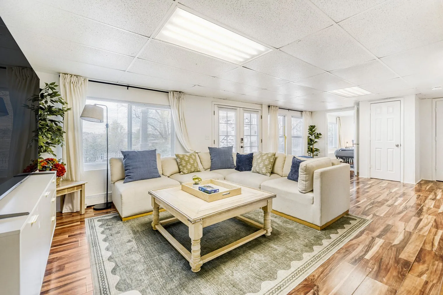 2 bed, 2.0 bath, $4,061 — Photo 4
