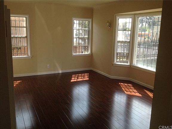 4th image of 241 E 112th St