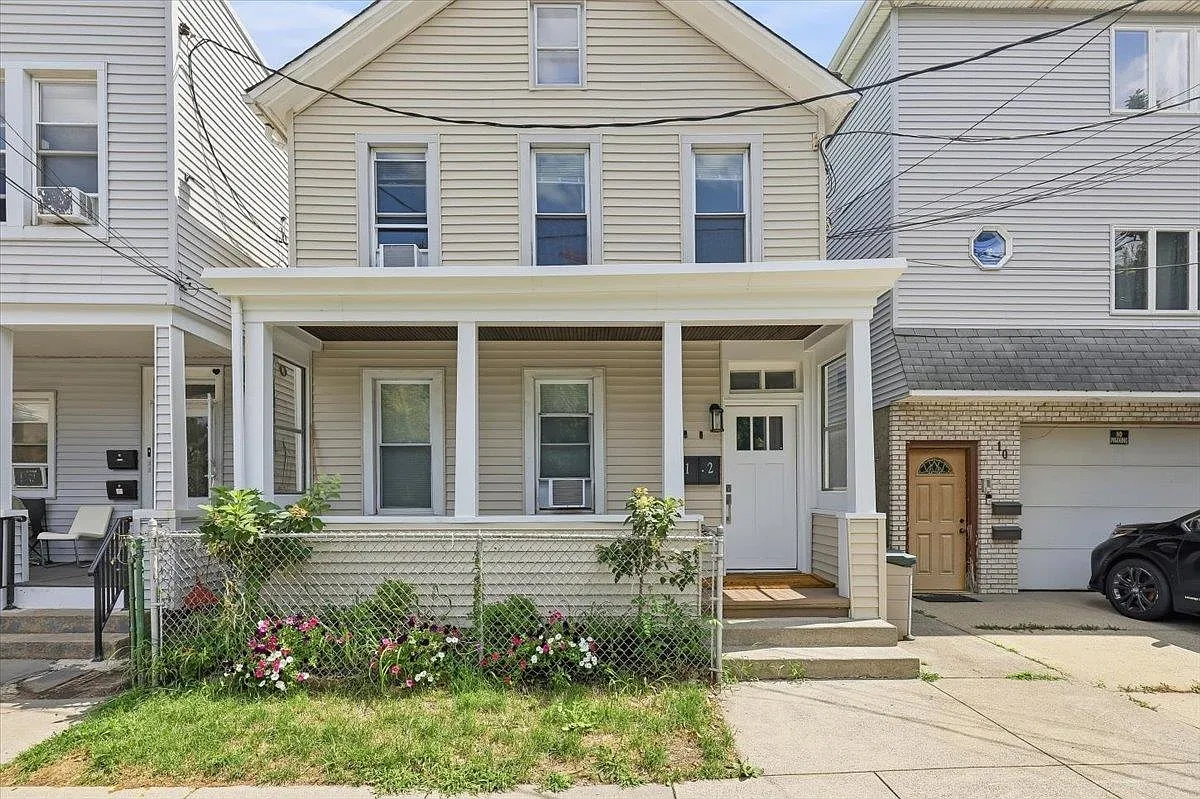2 bed, 1.0 bath, $2,700 — Photo 2