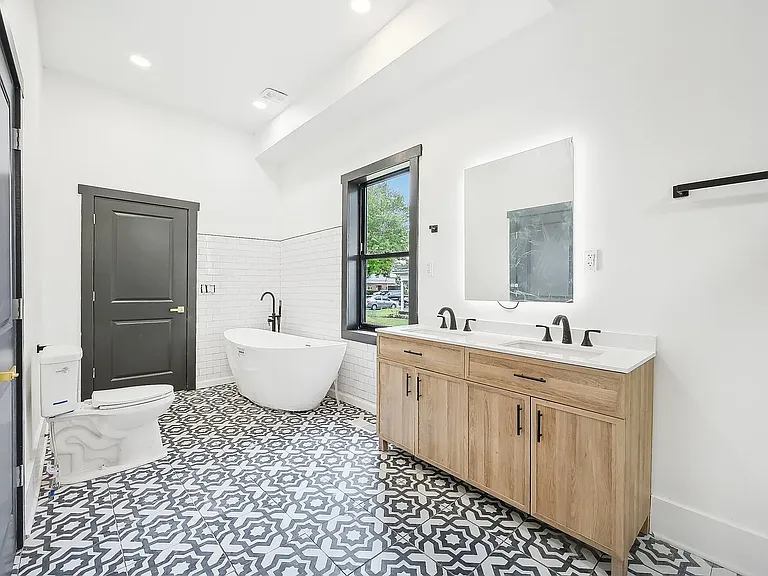 76 Market St — Photo 13