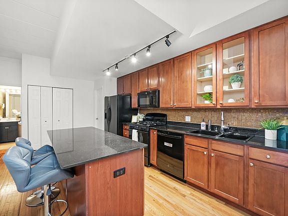 3rd image of 2356 N Elston Ave APT 306