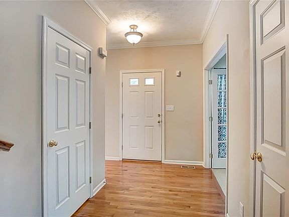 3rd image of 2608 King George St