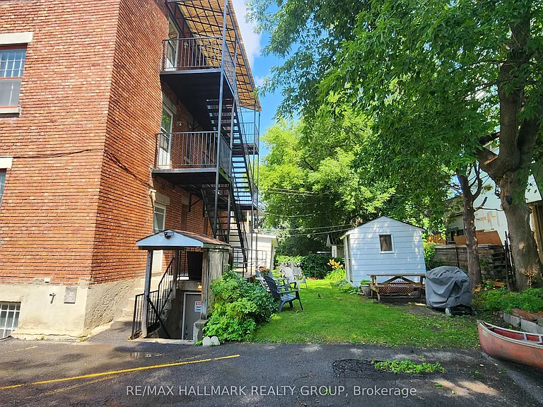 125 Glenora St #3 — Photo 5